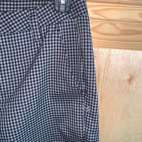 Under Armour black/gray checkered plaid shorts size 28 - Picture 2 of 5